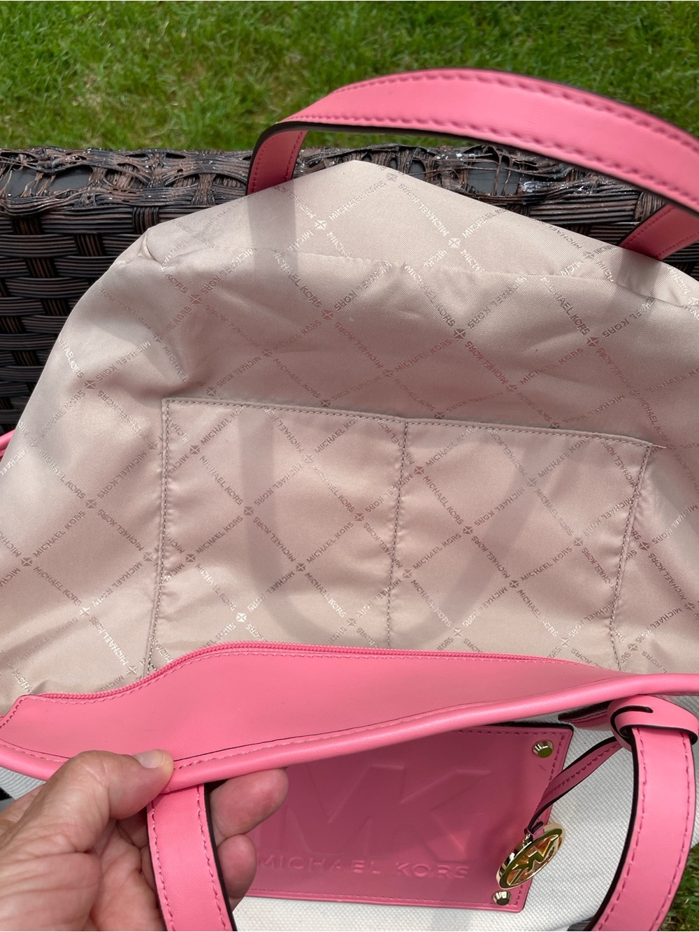 Michael Kors White
Pink Shoulder Kimber Large
Cotton Canvas Tote Bag - Picture 6 of 16